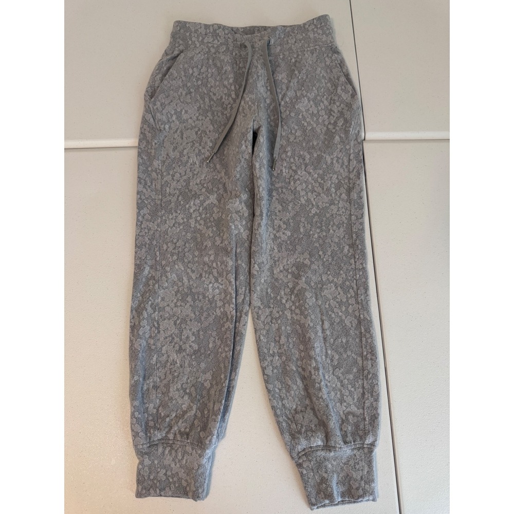 Lululemon Scuba High Rise Jogger Grey Floral Camo Sweatpants Size 4 LW5EU2S hh - Picture 4 of 7